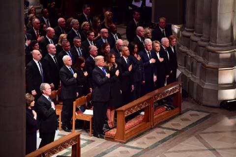News Themen der Woche KW49 News Bilder des Tages The president, former presidents, VP s and spouses assemble at the funeral of President George H.W. Bush at the National Cathedral in Washington D.C. on December 5, 2018. (L-R) Laura Bush, George W. Bush, President Donald Trump, Melania Trump, Barack Obama, Michelle Obama, Bill Clinton, Hillary Clinton, Jimmy Carter, Rosalynn Carter. Row two, VP Mike Pence, Karen Pence, Dan Qualye, Marilyn Qualye, Dick Cheney, Lynn Cheney, Joe Biden, Jill Biden, Al Gore. WAP20181205261 KEVINxDIETSCH