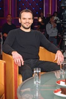 MDR - Riverboat. TV-Koch Steffen Henssler anläßlich der Aufzeichnung der MDR - Talkshow Riverboat am 18.01.2019 im Studio 3 der Mediacity Leipzig. 20190118SFL0040