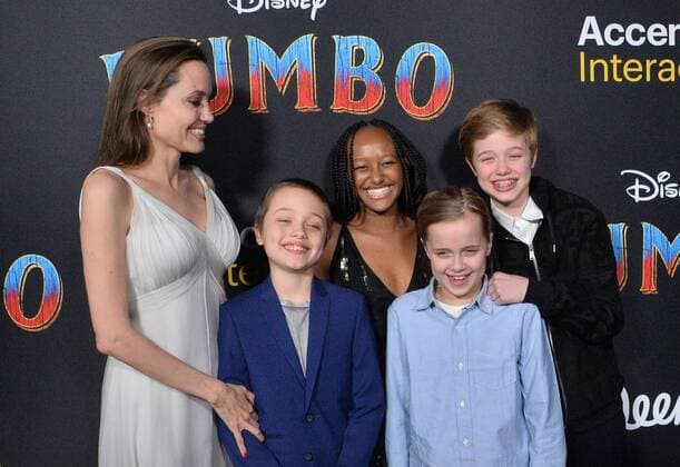 Entertainment Themen der Woche KW11 Entertainment Bilder des Tages Angelina Jolie, Knox Leon Jolie-Pitt, Zahara Marley Jolie-Pitt, Vivienne Marcheline Jolie-Pitt, and Shiloh Nouvel Jolie-Pitt (L-R) attend the premiere of the motion picture fantasy Dumbo at the Ray Dolby Ballroom, Loews Hollywood Hotel in the Hollywood section of Los Angeles on March 11, 2019. Storyline: A young elephant, whose oversized ears enable him to fly, helps save a struggling circus, but when the circus plans a new venture, Dumbo and his friends discover dark secrets beneath its shiny veneer. LAP2019031161 JIMxRUYMEN