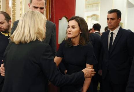 Spain s King Felipe VI (L) and Queen Letizia (C) greets Pilar Goya (L-back), widow of former vicepresident of PSOE S party, Alfredo Perez Rubalcaba, upon arrival at funeral chapel of former PSOE s party leader Alfredo Perez Rubalcaba, set up at the Lower House in Madrid, Spain, 10 May 2019. Alfredo Perez Rubalcaba, former vicepresident of the Spanish socialist party, has passed away on 10 May in Madrid after suffering a stroke two days earlier. PSOE s party leader Alfredo Perez Rubalcaba s funeral chapel in Madrid !ACHTUNG: NUR REDAKTIONELLE NUTZUNG! Copyright: xJ.P.xGandulxPoolx GRAF8201 20190510-636931212589047540