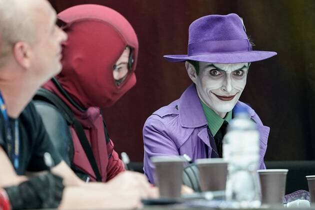 Entertainment Themen der Woche KW26 News Bilder des Tages Der Joker (rechts) als Mitglied der Jury beim Cosplay Contest auf der Convention im Atrium, Cosplayer (kosupure), Wettbewerb, Fan in Verkleidung, Fans, Nerds, Verkleidungstrend, Science Fiction, 30.06.2019, Stuttgart (Deutschland), Event, Messe, CCON, Comic Con Germany 2019 Stuttgart