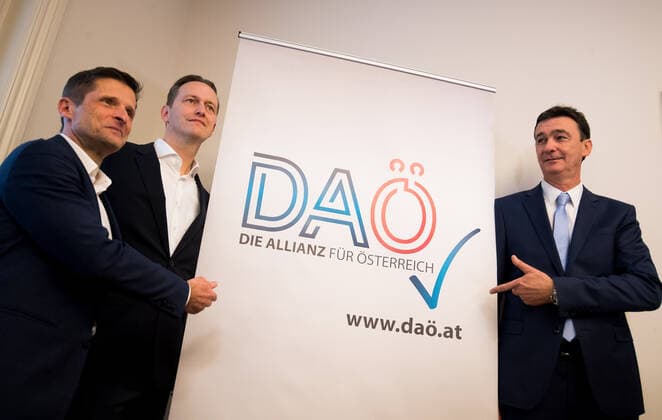 Bilder des Jahres 2019, News 12 Dezember News Bilder des Tages Wien 12.12.2019, Grand Hotel, Wien, AUT, Pressekonferenz zur aktuellen politischen Situation um die FPOe Wien. Der Wiener FP-Gemeinderat gruendet mit zwei weiteren Gemeinderaeten einen eigenen Klub, Die Allianz fuer Oesterreich , kurz DAOe. im Bild die bisherigen FPOe-Gemeinderate in Wien Dietrich Kops, Klaus Handler und Karl Baron during an media conference about the political situation of the Austrian Freedom Party in Vienna, Austria on 2019 12 12,