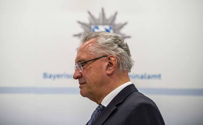 Bilder des Jahres 2020, News 12 Dezember News Bilder des Tages December 15, 2020, Munich, Bavaria, Germany: JOACHIM HERRMANN, Interior Minister of Bavaria. Joining the Pro¤sident des Bayerischen Landeskriminalamts (Bavarian Crime Office), Harald Pickert, und dem Generalstaatsanwalt in Mo¼nchen, Reinhard Ro¶ttle, Bavarian Interior Minister Joachim Herrmann and Justice Minister George Eisenreich released the Gemeinsame Lagebild Justiz Polizei Organisierte Kriminalito¤t 2019 (Combined Justice and Police Situational Overview of Organized Criminality) report. Highlighted was criminality in Germanyâ€⠢s border areas, as well as the use of explosives to open ATM machines. Munich Germany - ZUMAb160 20201215_zbp_b160_044 Copyright: xSachellexBabbarx