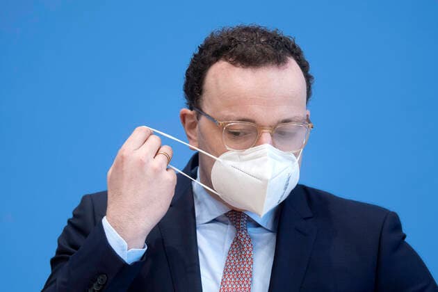 Bilder des Jahres 2021, News 02 Februar News Themen der Woche KW06 Jens Spahn - Coronavirus DEU, Deutschland, Germany, Berlin, 12.02.2021 Jens Spahn, Bundesgesundheitsminister CDU, mit FFP-2-Maske waehrend der Bundespressekonferenz zum Thema Unterrichtung des BMG zum Umgang mit dem Coronavirus in Berlin. Jens Spahn, Federal Minister for Health CDU, wearing a face mask during a press call at the Bundespressekonferenz concerning on the spread of the the novel coronavirus COVID-19 pandemic in Berlin, Germany,