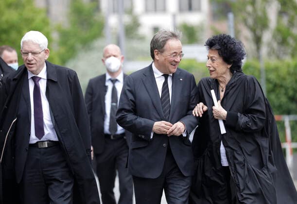 Josef Schuster, Praesident des Zentralrates der Juden, Armin Laschet, Ministerpraesident NRW, CDU, Lea Rosh, Autorin und Publizistin, besuchen das Denkmal fuer die ermordeten Juden Europas, DEU, Berlin, 27.05.2021