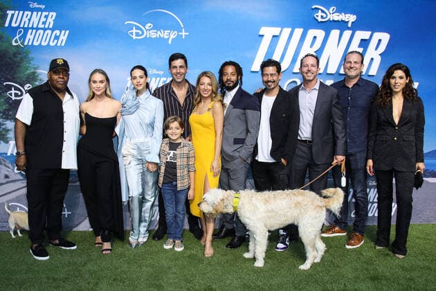 Bilder des Jahres 2021, Entertainment 07 Juli Entertainment Themen der Woche KW28 Entertainment Bilder des Tages Disney+ Turner & Hooch Los Angeles Premiere Event CENTURY CITY, LOS ANGELES, CALIFORNIA, USA - JULY 15: Reginald VelJohnson, Becca Tobin, Lyndsy Fonseca, Josh Peck, Jeremy Maguire, Vanessa Lengies, Brandon Jay McLaren, Anthony Ruivivar, Matt Nix, Michael Horowitz and Cristina Rosato arrive at the Disney+ Turner & Hooch Los Angeles Premiere Event held at the Westfield Century City Mall on July 15, 2021 in Century City, Los Angeles, California, United States. Los Angeles California United States collin-disneytu210715_npOFi Copyright: xImagexPressxAgencyx
