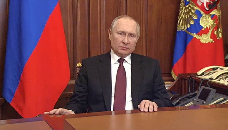 Bilder des Jahres 2022, News 02 Februar News Themen der Woche KW08 News Bilder des Tages MOSCOW, RUSSIA – FEBRUARY 24, 2022: Russia s President Vladimir Putin delivers an address to announce a special military operation in Donbass. Amid the escalating conflict in east Ukraine, on February 18, 2022, the heads of the Donetsk and Lugansk People s Republics announced a mass evacuation of civilians to Russia. On February 19, 2022, they ordered general mobilization. On February 21, 2022, the heads of the Lugansk and Donetsk People s Republics asked Russia s President Vladimir Putin to recognise the republics independence. Putin signed decrees recognising independence of the Lugansk and Donetsk People s Republics and signed treaties of friendship, cooperation and mutual assistance with the republics leaders. Best quality available. TS12524C