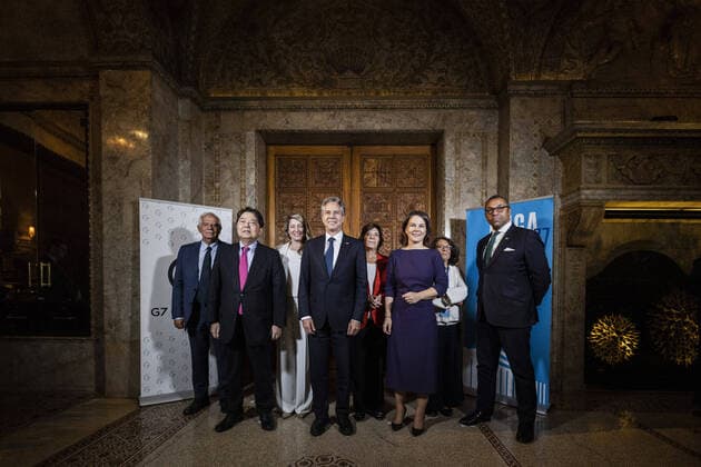 News Themen der Woche KW38 News Bilder des Tages (L-R) Josep Borrell, Hoher Vertreter der EU fuer Aussen- und Sicherheitspolitik, Yoshimasa Hayashi, Aussenminister von Japan, Melanie Joly, Aussenministerin von Kanada, Antony Blinken, Aussenminister der Vereinigten Staaten von Amerika, Catherine Colonna, Aussenministerin von Frankreich, Annalena Baerbock (Buendnis 90 Die Gruenen), Bundesaussenministerin, Marina Sereni, Vizeaussenministerin von Italien, und James Cleverly, Aussenminister von Grossbritannien, aufgenommen beim Treffen der G7 Aussenministerinnen und -Aussenminister am Rande der 77. Generalversammlung der Vereinten Nationen in New York City, 21.09.2022. New York City United States Copyright: xFlorianxGaertnerx