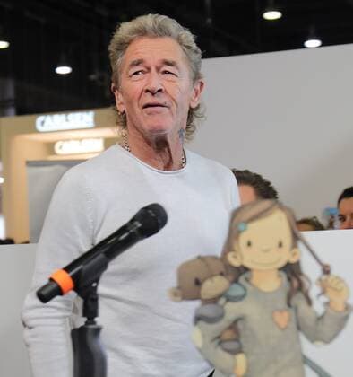 22.10.2022 Frankfurt am Main, Messe Frankfurter Buchmesse 2022 - Impressionen Grosser Andrang auf dem Messestand Hendrikje Balsmeyer und Peter Maffay sind nicht nur Lebensgefährten sondenr auch die Autoren von der Kinderbuchreihe Anouk Bild zeigt Peter Maffay erstaunt und erfreut über den grossen Andrang