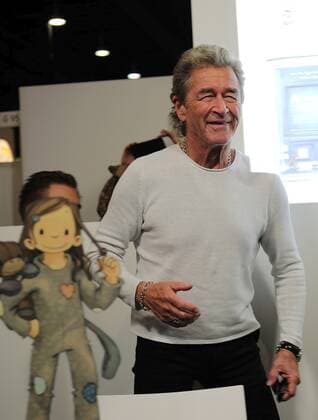 22.10.2022 Frankfurt am Main, Messe Frankfurter Buchmesse 2022 - Impressionen Grosser Andrang auf dem Messestand Hendrikje Balsmeyer und Peter Maffay sind nicht nur Lebensgefährten sondenr auch die Autoren von der Kinderbuchreihe Anouk Bild zeigt Peter Maffay erstaunt und erfreut über den grossen Andrang