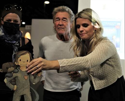 22.10.2022 Frankfurt am Main, Messe Frankfurter Buchmesse 2022 - Impressionen Grosser Andrang auf dem Messestand Hendrikje Balsmeyer und Peter Maffay sind nicht nur Lebensgefährten sondenr auch die Autoren von der Kinderbuchreihe Anouk Bild zeigt Peter Maffay und Lebendgefährtin Hendrikje Balsmeyer