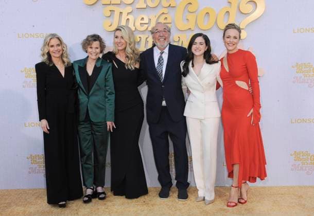 Bilder des Jahres 2023, Entertainment 04 April Entertainment Themen der Woche KW15 Entertainment Bilder des Tages Julie Ansell, Judy Blume, Kelly Fremon Craig, James Brooks, Abby Ryder Fortson, Rachel McAdams at arrivals for ARE YOU THERE GOD? IT’S ME, MARGARET Premiere, Westwood Regency Village Theatre, Los Angeles, CA April 15, 2023. Photo By: Elizabeth Goodenough Everett Collection at arrivals for ARE YOU THERE GOD? IT’S ME, MARGARET Premiere, Westwood Regency Village Theatre, Los Angeles, CA April 15, 2023. Photo By: Elizabeth Goodenough Everett Collection PUBLICATIONXNOTxINxCANxCHNxFRAxITAxJPNxNORxPOLxRUSxESPxUKxUSA