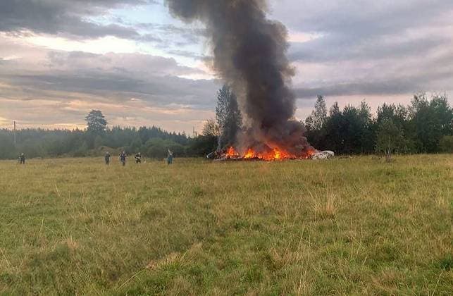 Bilder des Jahres 2023, News 08 August News Themen der Woche KW34 News Bilder des Tages A still image posted on a Wagner linked Telegram channel @grey_zone on August 23, 2023, shows rescuers work at the site of a plane crash near the village of Kuzhenkino, Tver region, Russia on August 23, 2023.. Russian Ministry of Emergency Situations said on Wednesday that a private plane crashed in Tver region, killing all 10 people aboard, while the Russian Federal Air Transport Agency, Rosaviatsia, said that Wagner chief Yevgeny Prigozhin was on the list of passengers. RUSS2023082302 Gray_Zone
