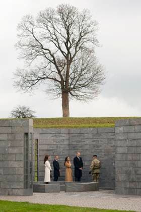 Spain s King Felipe VI (C-R) and Queen Letizia (C-L) next to Crown Prince Frederik of Denmark (2L) and his wife Mary Donaldson (L) attend a ceremony in memory of Fallen Soldiers in Copenhagen, in the framework of the official visit of the royal couple in Denmark, 07 November 2023. Spain s King Felipe VI and Queen Letizia hold an official visit in Denmark !ACHTUNG: NUR REDAKTIONELLE NUTZUNG! Copyright: xJUANJOxMARTINx(es-ES)x GRAF1150 20231107-55012254175_1