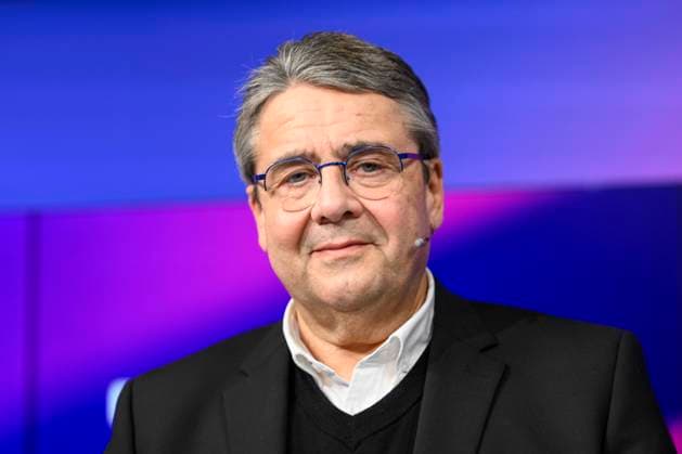 News Bilder des Tages Sigmar Gabriel (SPD), ehemaliger Parteivorsitzender und ehemaliger Bundesaussenminister, maischberger, Polittalk, TV, Format, mit Moderatorin - Sandra Maischberger, Thema - Bauernproteste und Krisen, Das Erste, 09.01. 2024, Foto: HMB Media Julien Becker Copyright: HMBxMedia JulienxBecker