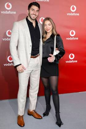 Dennis Gries und Katja Geretschuchin bei der Vodafone Night of Entertainment in Paradise Now. Düsseldorf, 25.04.2024