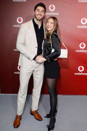 Dennis Gries und Katja Geretschuchin bei der Vodafone Night of Entertainment in Paradise Now. Düsseldorf, 25.04.2024
