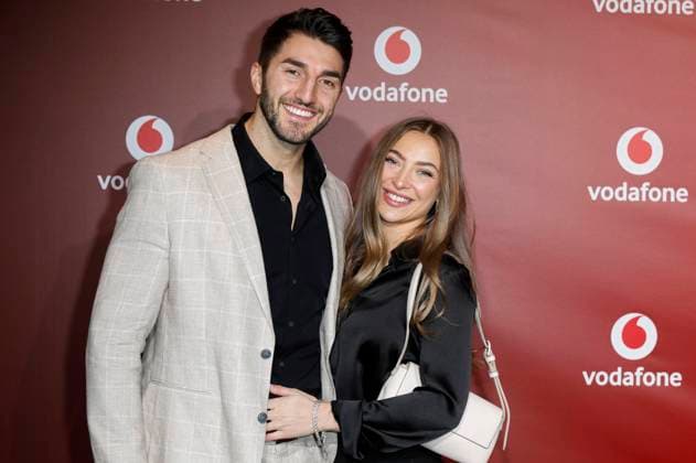 Dennis Gries und Katja Geretschuchin bei der Vodafone Night of Entertainment in Paradise Now. Düsseldorf, 25.04.2024