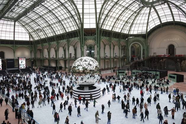News: Bilder des Jahres 2024, News 12 Dezember News Themen der Woche KW50 The Grand Palais ice rink in Paris PHOTOPQR LE PARISIEN Delphine Goldsztejn Paris 14 12 2024 The worlds largest indoor temporary ice rink is back under the restored glass roof of the Grand Palais From December 14, 2024 to January 8, 2025, the Grand Palais welcomes a giant 3,000 m² ice rink for its 7th Grand Palais des Glaces 7 avenue Winston Churchill, 75008 Paris Le 14 12 2024 Photo Delphine Goldsztejn Paris 14 12 2024 The worlds largest indoor temporary ice rink is back under the restored glass roof of the Grand Palais From December 14, 2024 to January 8, 2025, the Grand Palais will host a giant 3,000 m² ice rink for its 7th edition of the Grand Palais des Glaces 7 avenue Winston Churchill, 75008 Paris Paris France Copyright: xPHOTOPQR LExPARISIEN MAXPPPxDelphinexGoldsztejnx 20241215LPA8582 20241215LPA8582