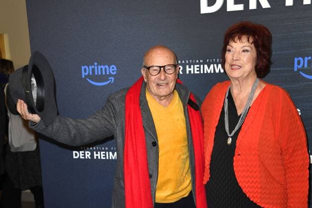 Volker Schloendorff und Regina Ziegler bei Der Heimweg Film Premiere am 14.01.2025 in Berlin Der Heimweg Filmpremiere in Berlin