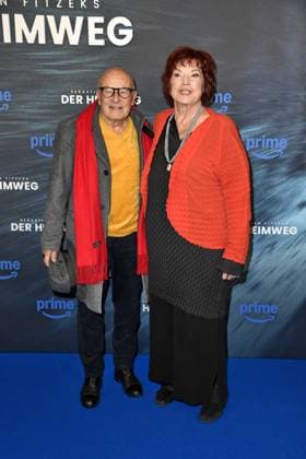 Volker Schlöndorff und Regina Ziegler bei der Premiere FITZEKS DER HEIMWEG im Delphie Filmpalast in Berlin am 14.01.2025