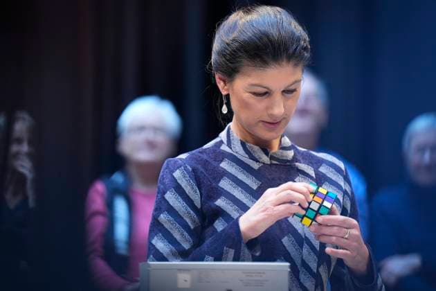 Bilder des Jahres 2025, News 01 Januar News Themen der Woche KW05 News Bilder des Tages Deutschlandfunk, Humboldt Forum, Sahra Wagenknecht, BSW Studio 9, Humboldt Forum, Berlin, Deutschlandfunk, Gespräch, Sahra Wagenknecht, BSW, Zauberwürfel Berlin Berlin GER