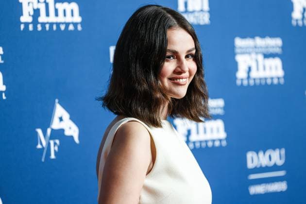 40th Annual Santa Barbara International Film Festival - Virtuosos Award SANTA BARBARA, CALIFORNIA, USA - FEBRUARY 09: Selena Gomez wearing Santoni shoes arrives at the 40th Annual Santa Barbara International Film Festival - Virtuosos Award - Honoring Ariana Grande, Clarence Maclin, Fernanda Torres, John Magaro, Mikey Madison, Monica Barbaro, Sebastian Stan, and Selena Gomez held at The Arlington Theatre on February 9, 2025 in Santa Barbara, California, United States., Credit:Xavier Collin Avalon United States, California, Santa Barbara, The Arlington Theatre Copyright: xXavierxCollinx xAvalonx 0961829663
