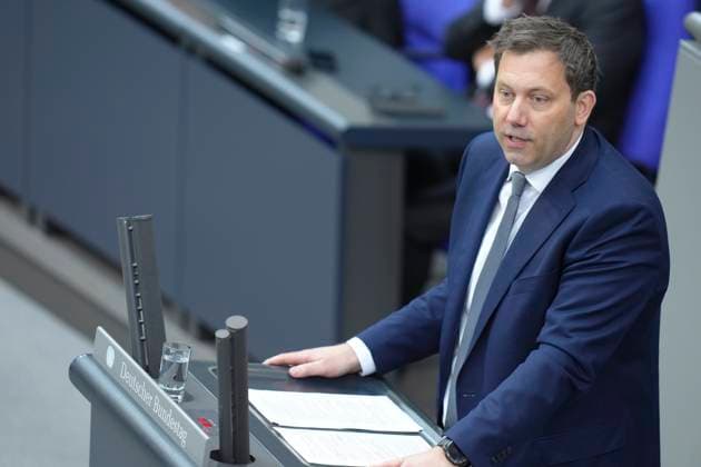 Deutscher Bundestag, 213. Plenarsitzung (Sondersitzung) Lars Klingbeil (SPD) im Portrait bei seiner Rede zum Tagesordnungspunkt Debatte zur Aenderung des Grundgesetzes bei der 213. Sitzung des Deutschen Bundestag in Berlin, 13.03.2025 Berlin Berlin Deutschland