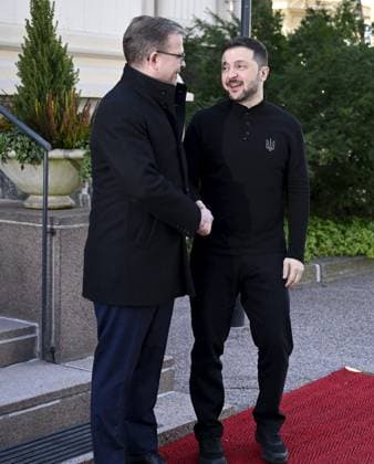 Finnish Prime Minister Petteri Orpo (L) welcomes visiting Ukrainian President Volodymyr Zelensky on the yard of the Prime Minister s official residence Kesäranta in Helsinki, Finland on March 19, 2025. President Zelensky and First Lady Zelenska are on an official visit to Finland. Helsinki Finland Copyright: xAnttixAimo-Koivistox LKFTJK20250319141413YVUW