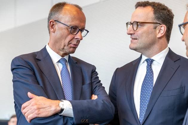 Fraktionssitzung CDU CSU Bundeskanzler Friedrich Merz (CDU) und Jens Spahn Vorsitzender der Unionsfraktion, bei einer Fraktionssitzung am 20.05.2025 in Berlin. Berlin Berlin Deutschland Bundestag