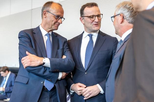 Fraktionssitzung CDU CSU Bundeskanzler Friedrich Merz (CDU) und Jens Spahn Vorsitzender der Unionsfraktion, bei einer Fraktionssitzung am 20.05.2025 in Berlin. Berlin Berlin Deutschland Bundestag