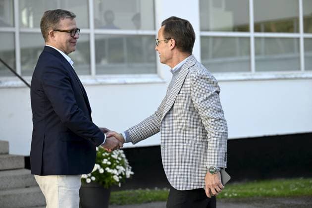 Finnish Prime Minister Petteri Orpo (L) welcomes Swedish Prime Minister Ulf Kristersson at the Nordic Prime Ministers Summer Meeting at the Paimio Sanatorium in Paimio, Finland, on May 26, 2025. Finland and Åland together host the informal summer meeting. The discussions of the meeting will focus on two themes: competitiveness and strengthening comprehensive security. Paimio Finland Copyright: xRonixRekomaax LKFTJK20250526115214MBVA