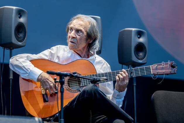 Tribute to guitarist Pepe Habichuela Guitarist Pepe Habichuela, during a tribute to the acclaimed guitarist, Pepe Habichuela, at the Real Jardín Botánico Alfonso XIII, as part of the Noches del Botánico festival, on June 18, 2025, in Madrid Spain A group of musicians led by Josemi Carmona, pays tribute to the guitarist Pepe Habichuela, born in Granada in 1944. He is a key figure in flamenco and a member of one of the most influential guitar sagas, being grandson, son, brother and father of renowned guitarists, His career took off in Madrid in the 1960s, collaborating with greats such as Camarón de la Isla and Juanito Valderrama, and he was awarded the Premio Nacional de Discografía in 1975 The tribute brings together artists such as Sandra Copyright: xRicardoxRubiox 6809406