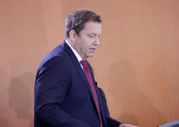 Lars Klingbeil, Bundesminister der Finanzen , Deutschland, Berlin, Bundeskanzleramt, Das Bundeskabinett befasst sich in seiner 12. Sitzung am 30. Juli 2025 unter anderem mit dem Gesetzentwurf über die Feststellung des Bundeshaushaltsplans für das Haushaltsjahr 2026 und dem Beschluss über den Finanzplan des Bundes 2025 bis 2029.