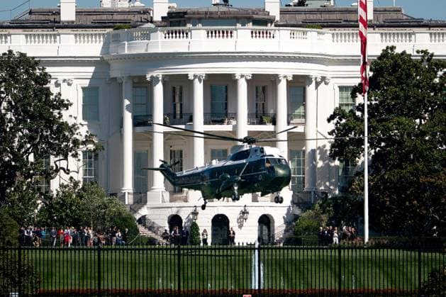 October 5, 2025, Washington, Dc, USA: President Donald Trump departs the White House in Washington, onboard Marine One, en route to Norfolk, Va. Washington USA - ZUMAh237 20251005_zsp_h237_001 Copyright: xCamdenxHallx