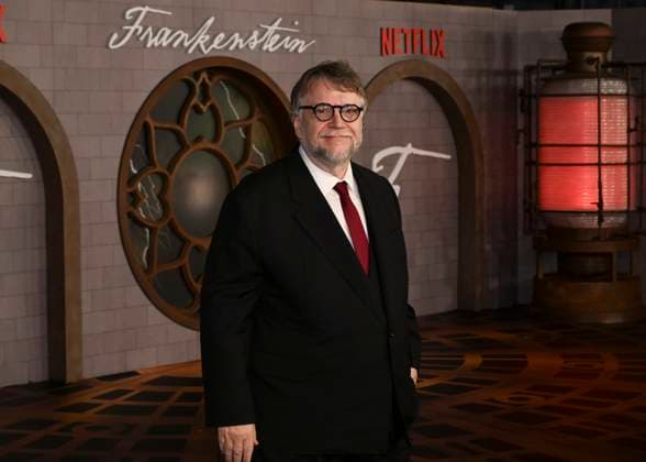October 6, 2025, Los Angeles, California, USA: Mexican filmmaker, author, and artist GUILLERMO DEL TORO attends Los Angeles red carpet premiere of Netflix s Frankenstein Los Angeles USA - ZUMAb173 20251006_aap_b173_025 Copyright: xBillyxBennightx