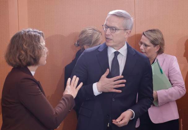 Dr. Karsten Wildberger, Bundesminister für Digitales und Staatsmodernisierung , Deutschland, Berlin, Bundeskanzleramt, Das Bundeskabinett befasst sich in seiner 18. Sitzung am 8. Oktober 2025 unter anderem mit der Modernisierung des Bundespolizeigesetzes und der Anpassung der Krankenhausreform.
