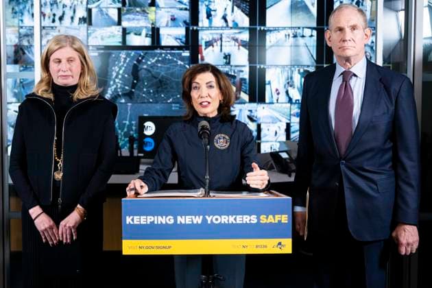 October 9, 2025, New York City, New York, United States: New York State Governor KATHY HOCHUL (D) speaking (with New York City Police Commissioner JESSICA TISCH on the left and Metropolitan Transportation Authority Chair and CEO JANNO LIEBER on the right) about Federal funding cuts at the Metropolitan Transportation Authority (MTA) Headquarters building in New York City. New York City United States - ZUMAb161 20251009_aap_b161_001 Copyright: xMichaelxBrochsteinx