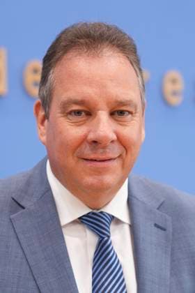Bundespressekonferenz, Jahresbericht 2024 des Petitionsausschusses Andreas Mattfeldt (Sprecher der CDU-CSU-Fraktion) im Portrait bei der Vorstellung des Jahresberichts 2024 des Petitionsausschusses in der Bundespressekonferenz, Berlin, 15.10.2025 Berlin Berlin Deutschland