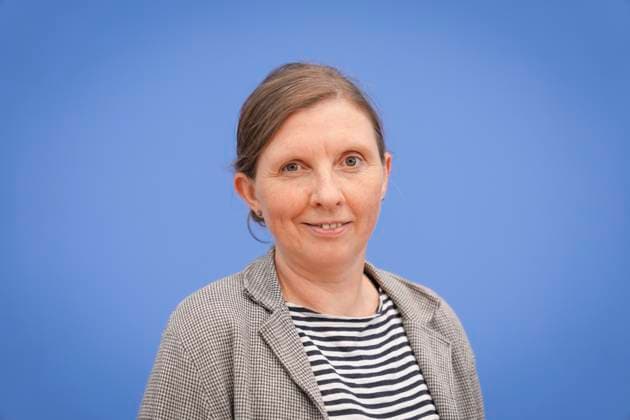 Bundespressekonferenz, Jahresbericht 2024 des Petitionsausschusses Corinna Rueffer (Obfrau von BUENDNIS 90-DIE GRUENEN) im Portrait bei der Vorstellung des Jahresberichts 2024 des Petitionsausschusses in der Bundespressekonferenz, Berlin, 15.10.2025 Berlin Berlin Deutschland