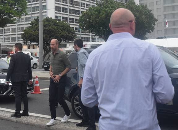 Prince William in Rio de Janeiro RIO DE JANEIRO, BRAZIL, NOVEMBER 3 : Prince William takes part in activities on Copacabana Beach, in the southern part of Rio de Janeiro, Brazil, late Monday afternoon, on November 03, 2025. During his visit, he played volleyball with teenagers and observed a drowning rescue simulation carried out by the Fire Department. He later met with firefighters, who showcased the technologies used by the department, and watched a live demonstration of a sea rescue operation involving jet skis and a helicopter. Fabio Teixeira Anadolu Rio de Janeiro Brazil. Editorial use only. Please get in touch for any other usage. Copyright: x2025xAnadoluxFabioxTeixeirax