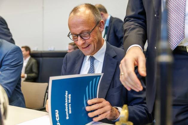 Fraktionssitzung CDU CSU Bundeskanzler Friedrich Merz (CDU), bei einer Fraktionssitzung am 4.11.2025 in Berlin. Berlin Berlin Deutschland Bundestag
