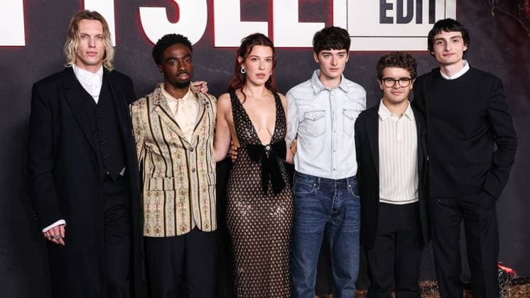 Netflix FYSEE: The Fall Edit - Stranger Things Season 5 FYC Event English actor and singer Jamie Campbell Bower, American actor, singer, and dancer Caleb McLaughlin, British actress and producer Millie Bobby Brown, Canadian-American actor and entrepreneur Noah Schnapp, American actor and singer Gaten Matarazzo and Canadian actor, musician, director, and recording artist Finn Wolfhard arrive at the Netflix FYSEE: The Fall Edit - Stranger Things Season 5 FYC (For Your Consideration) Event held at the Netflix Tudum Theater in Hollywood, Los Angeles, California, United States. Netflix Tudum Theater, Hollywood, Los Angeles, California, USA California United States Copyright: xImagexPressxAgencyx originalFilename: collin-netflixf251109_npVrk.jpg
