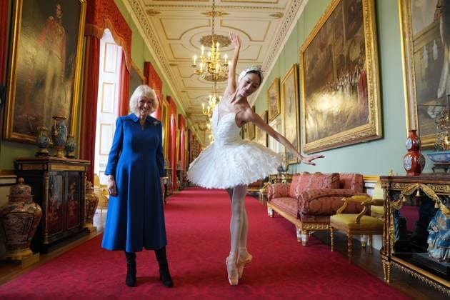 English National Ballet reception Queen Camilla, Patron of the English National Ballet, and ballerina Sangeun Lee, during a reception with staff, dancers, and supporters to celebrate the company s 75th anniversary and recognise the heritage, innovative creation of new works, and their learning and engagement programme, at Buckingham Palace in central London. Picture date: Wednesday November 12, 2025., Credit:Yui Mok Avalon UK, London Copyright: xYuixMokx xAvalonx 1052047456