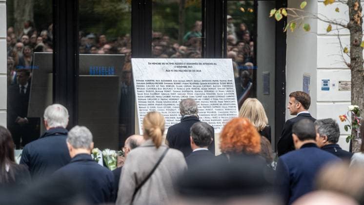 President Emmanuel Macron, Brigitte Macron at the tribute to the victims of the 13 November 2015 attacks in front of the Bataclan ten years after 13 November 2025 Charles Cohen Boyer Bestimage Tribute to the victims of the 13 November 2015 attacks in front of the Bataclan ten years after 13 November 2025 Paris France Copyright: xCharlesxCohenxBoyer BestimagexCharlesxCohenxBoyer Bestimagex