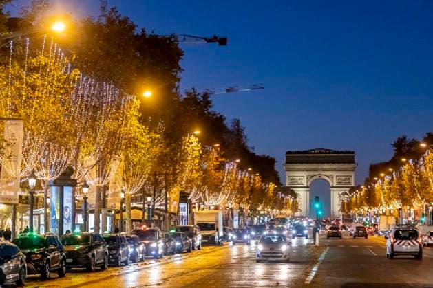 Paris, France November 17, 2025 - People walk past the Christmas lights set along Champs-Elysà es. The decorations will remain in place until January 4, 2026, and will be illuminated nightly until midnight, except on December 24 and 31, when the Champs-Elysà es will shine all night long. DECORATIONS DE NOEL, FETES DE FIN D ANNEE, ILLUMINATIONS DE NOEL, CHRISTMAS LIGHTS, ILLUSTRATION, AVENUE DES CHAMPS ELYSEES, PARIS, TOURISME, SHOPPING, ECONOMIE, CITYSCAPE, CREPUSCULE, SOIR, NUIT, SITE TOURISTIQUE, DECEMBRE, PAYSAGE URBAIN, VILLE, ECLAIRAGE, MONUMENT, LUMIERES, LED, GUIRLANDES Copyright: xVincentxIsorex