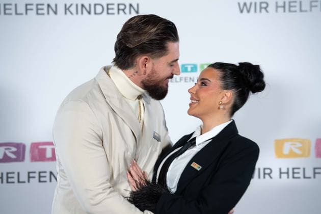 Mike und Leyla HEITER, TV Persoenlichkeiten, Portraet, Porträt, Portrait, Angeschnittenes Einzelbild, Einzelmotiv, 30. RTL Spendenmarathon Wir helfen Kindern , Fernsehen, 20.-21.11.2024 in Huerth, Deutschland,
