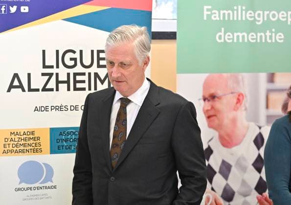 The King Visits Alzheimer Cafe JUPRELLE, BELGIUM - NOVEMBER 26 : King Philippe participates in a session of the Alzheimer Café in Juprelle, a ViADem municipality (dementia-friendly city or municipality). The Alzheimer Café is a meeting place where people with Alzheimer s disease, their loved ones, carers, healthcare providers and other interested parties can meet in a warm and informal atmosphere. Over snacks and drinks, they talk about daily life with the disease and work to break down taboos. It is not a medical consultation or therapy, but a place where people can get information, share experiences, find support and reduce loneliness. The meetings are organised by De Ligue Nationale Alzheimer Liga ASBL vzw Vog, chaired by Baroness Hen Copyright: xBertxVanxDenxBrouckex