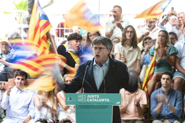 2025 in IMAGES FILE PHOTO Junts president, Carles Puigdemont, speaks during the celebration of Junts fifth anniversary, in the Plaça Firal de Prats de Molló, on July 27, 2025, in Prats de Molló France The event marks five years since Junts founding, which took place on July 25, 2020, The event takes on a symbolic meaning for the formation and for the Catalan independence movement, since Prats de Molló is a historical enclave related to the Catalan political exile Glòria Sá Prats de Mollo France Prats de Mollo France France Spain Copyright: xGlòriaxSanchezx 7166006