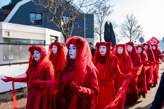 January 17, 2026, Wijk Aan Zee, North Holland, Netherlands: The activist group the Red Rebels joined a protest against Tata Steel. On January 17, 2026, in Wijk aan Zee, the Netherlands, climate activists protested at the Tata Steel Chess Tournamentl. Tata Steel, the sponsor of the tournamentâ€?dubbed the â€oeWimbledon of chess tournamentsâ€�â€?had previously set itself the goal of becoming climate neutral by 2025, which it has failed to do. Wijk Aan Zee Netherlands - ZUMAp202 20260117_zip_p202_001 Copyright: xJamesxPetermeierx